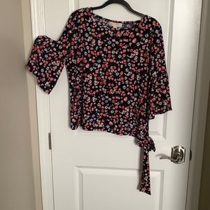 Over the head shirt with belle sleeves.   And a side tie